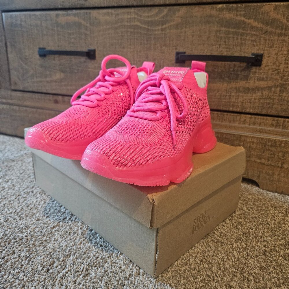 NIB Girls Steve Madden size 4